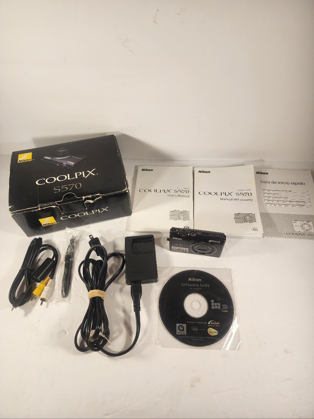 Nikon COOLPIX S570 12.0MP Compact Digital Camera Black w/5X Optical Zoom Bundle